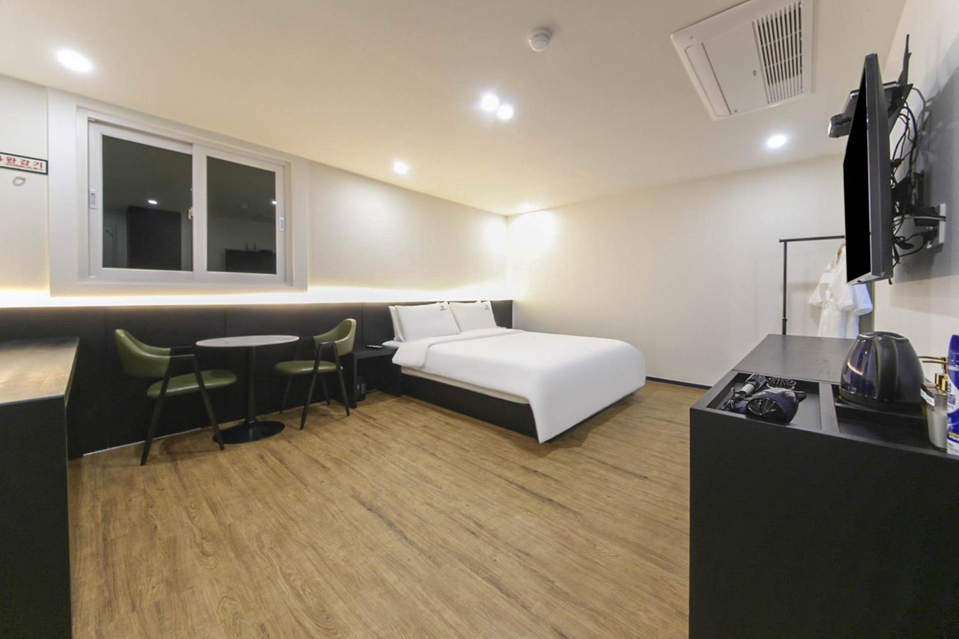 Busan Seomyeon Broa Hotel Exterior photo